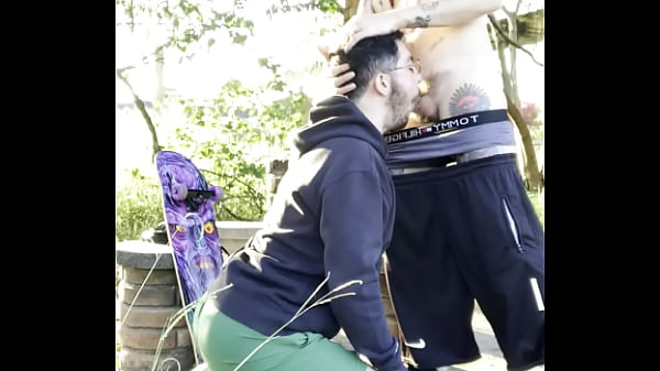 GOZANDO DENTRO DO DEP&Oacute;SITO DE PORRA NA PRA&Ccedil;A P&Uacute;...