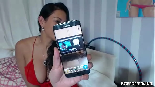 It's Maxine X Shooting Some Solo Pussy Drilling Scenes By Her Own!