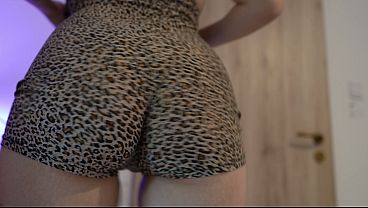Stepmom shows off his cameltoe pussy in leggings and then his big ass and big tits and plays with them