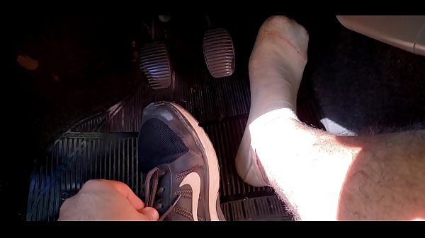Download Video - Digirindo de tenis&comma; meia chulezenta e descan&ccedil;o
