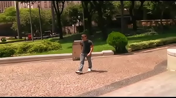 A minha Prima fudeu o cu da transexual com plug gigante ficou toda arrombada