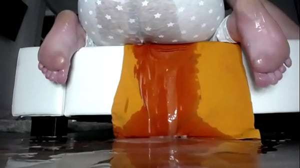 Download Video - She make Dirty all the floor with big cum