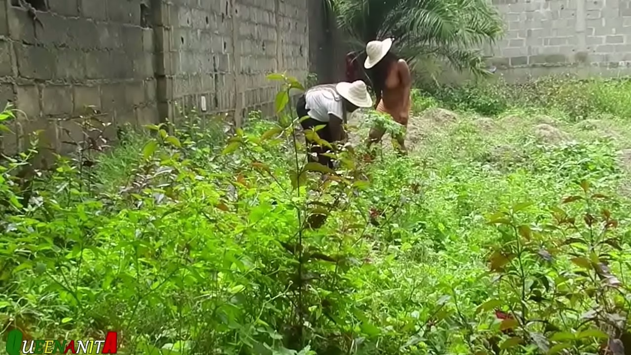 Two African Stepsisterz Got Fuck By Stranger At The Farm