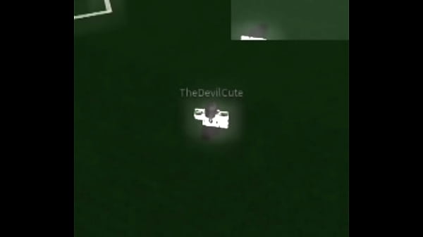 carequinha brincando com bola