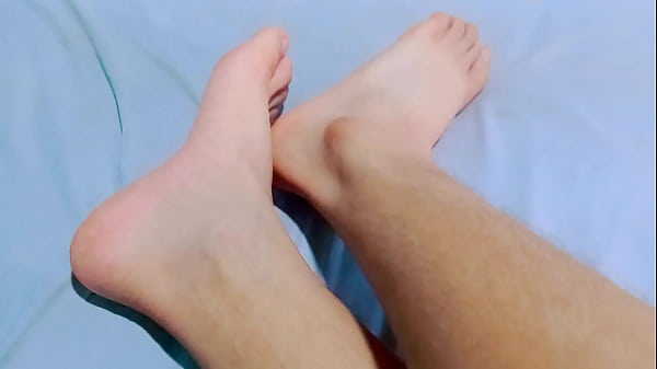 No quieres una paja con mis pies?