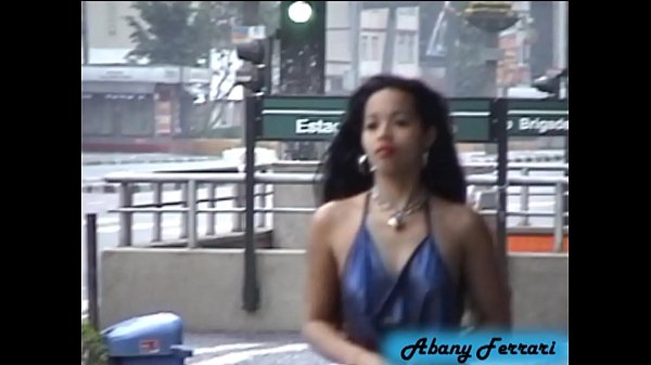 Ninfeta Exibindo Nua on Av. Paulista. real amateur