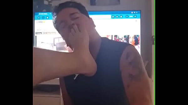 Chupando pies y polla 2