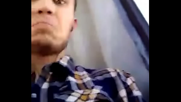 Novinho mostrando o pinto no ônibus (flashing d...