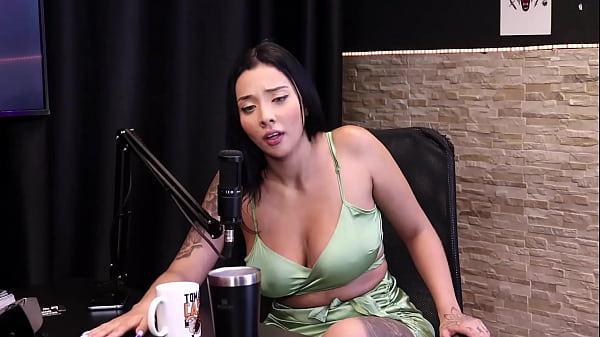 Download Video - A buceta dela &eacute; viciada em sensa&ccedil;&otilde;es&comma; e quando &eacute; gozando com outra mulher&period;&period;&period; - Vitoria Beatriz