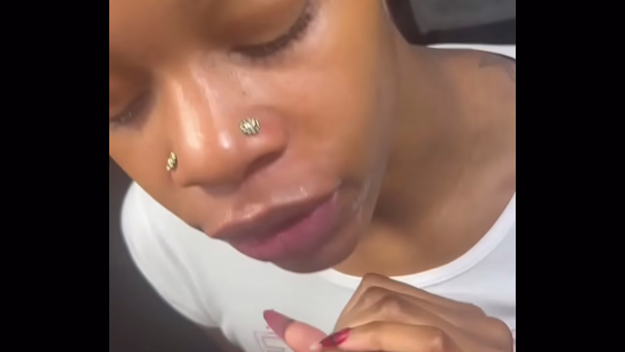 Sexy reina de garganta ébano chupando una gran polla escupida y descuidada
                    blowjob gagging deep throat spitting cum swallowing ball licking mouthful sloppy facial cumshot cum in mouth cum bubbles cum covered cum eater spit fetish wet blowjob spit on cock huge cumload spit worship spit lover huge cumshot 3d hetero muchos negros