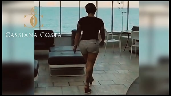 Ele tava tarado pra me foder na praia e comer m...