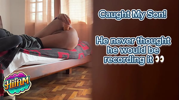 Titkos kamerán leleplezték a fiát masztizni