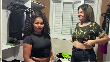 Download Video - Fazendo churrasco com meus amigos e do nada rolou muita putaria que ate quiseram transar sem camisinha e ainda gozar dentro&excl;