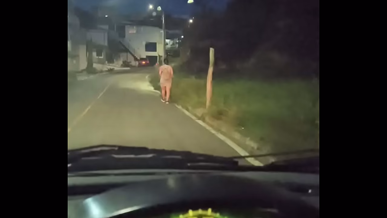 POV porno real callejero, recojo a linda latina en la calle y le puyo el culo