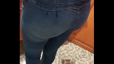 follando a la zorra de mi hermanastra mientras prepara la comida