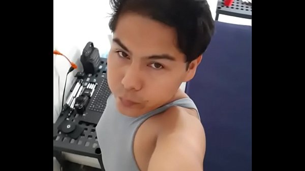 Download Video - Lindo jovencito posando sexy