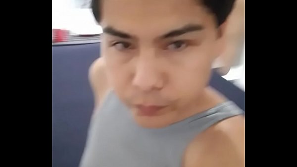 Lindo jovencito posando sexy