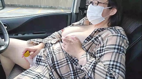 Married woman masturbates with toys in the car：The full video is→https://www.xvideos.red/channels/aika-frau