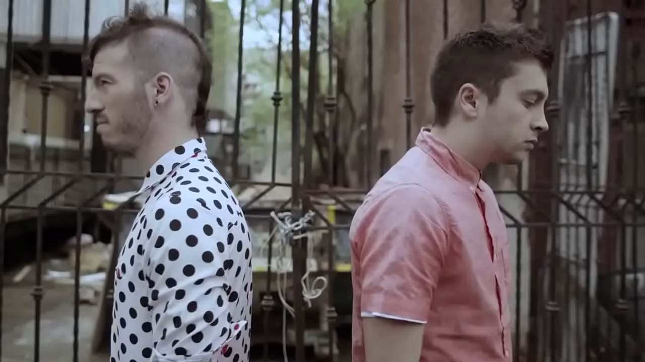 Twenty One Pilots - Migraine Oficial Music video