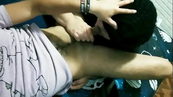 Chico inquieto se la come completa despu&eacute;s de l...