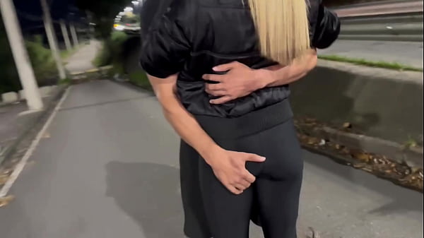 CUCKOLD LEAVES WIFE AT EASE, ENDOWED ON AV. BRASIL