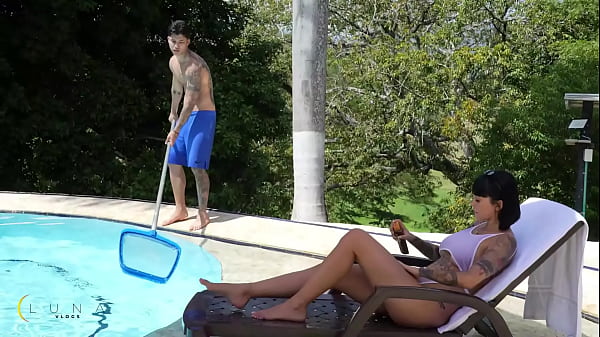 Colombian Woman Convinces Her Butler to Fuck Her in the Pool - Luna Vitaler & Danner Mendez