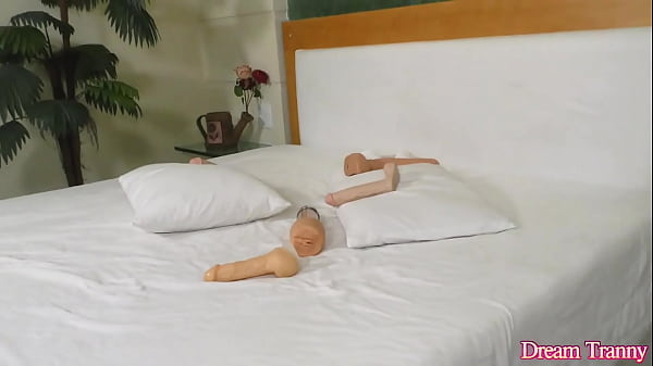 Sexy Tbabe Bella Atrix Plays with Some Toys While Wanking