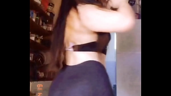 热的大屁股滴答作响的内裤