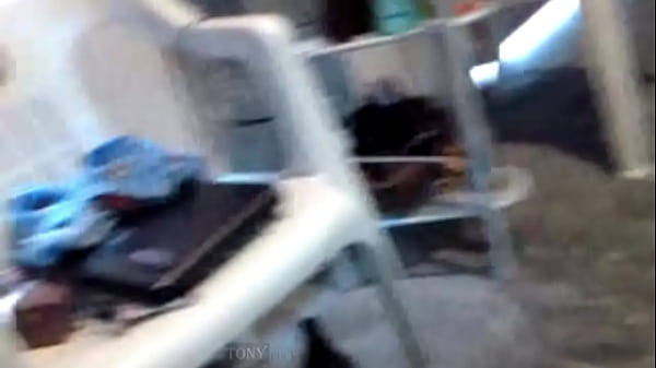Ow, ow, it hurts: he loses a bet and pays with his ass. Sit-downs