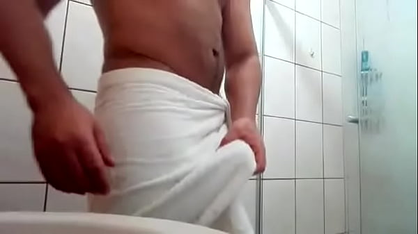 YURI GA&Uacute;CHO - CUMSHOT AND PISS