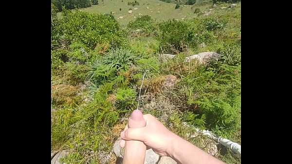 Jon Harden Se Branle Dans Les Montagnes Lors D'une Randonnée