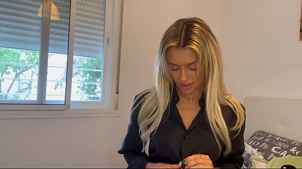 Pervert Aussie young woman #2 Volk