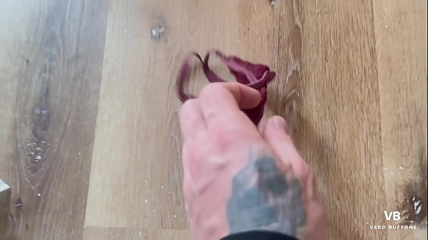 Download Video - Mi madrastra culona me descubri&oacute; espiandola