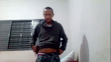 Estava arrumando quarto lembrei da novinha e bati uma punheta pensando nela