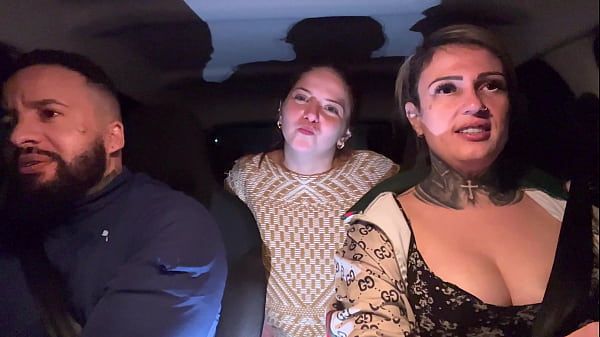 We caught a passenger in the front of a popular brothel in São Paulo! You already know what happened to the naughty chick inside the car!