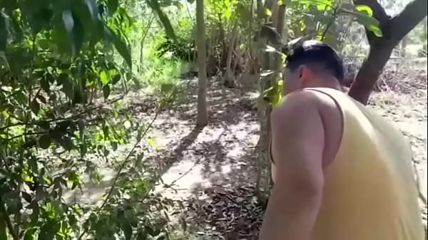 Download Video - Dois suspeitos acabaram enrabando o policial no mato&comma; com Diego Maldonato e Social sem Camisa
