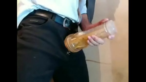 Download Video - Mostrando Pau grosso de terno fodendo fleshlight