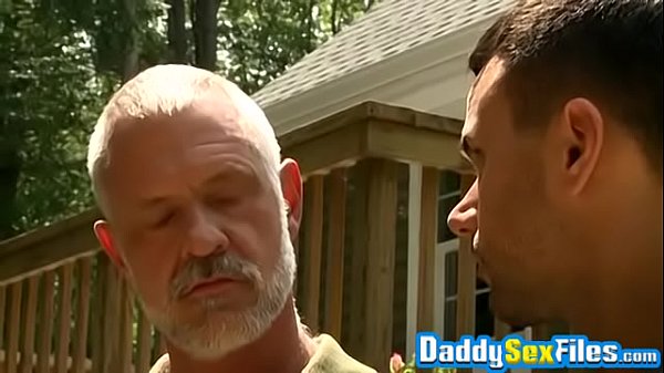 Sloppy blowjobs after peeing time with muscular mature guys