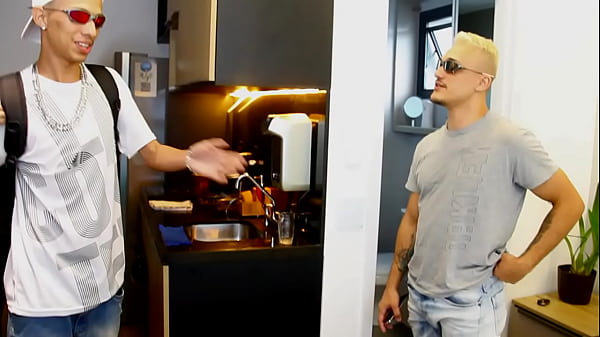 FUDENDO O MEU COLEGA DE QUARTO