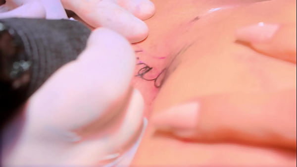Slutty bitch goes to the tattoo studio and gets a tattoo on her ass like Anitta's