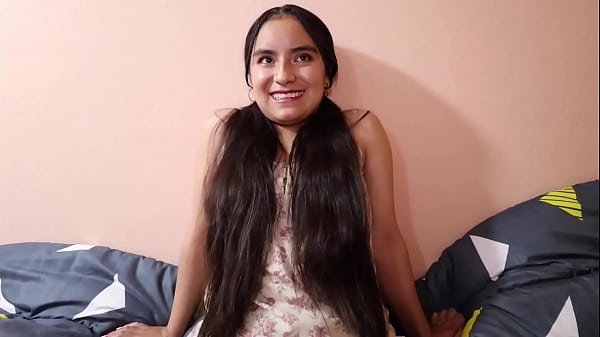 Download Video - Verdad o Reto termina en rico creampie en peque&ntilde;a vagina