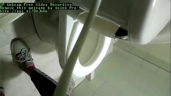 Espionnage Dans La Salle De Bain