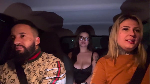 99 driver picks up passenger with big, natural breasts! Passenger liked it so much that she asked him to suck her whole body and her breasts until she came deliciously and gave 5 stars for the ride!