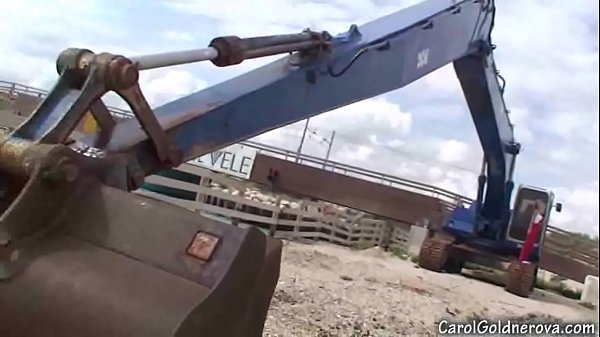 Busty Carol Goldnerova with diggind machine