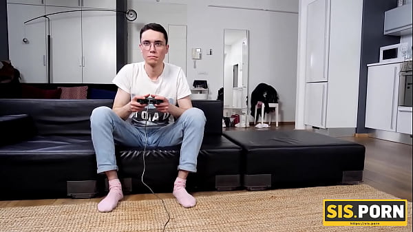 SIS.PORN. Whore gives sex joy to stepbro who easily trades big game for act of procreating