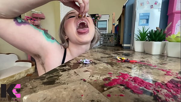  Giantess Destroys Tiny Population: Mouth Focused Vore