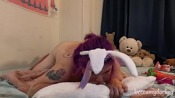 beccamydarling bbw bunny slut plays with carrot dildos!