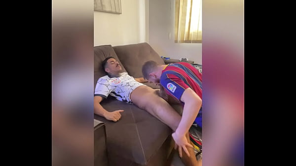 Download Video - pauzudo negro pegando o branquinho passivo rabudo