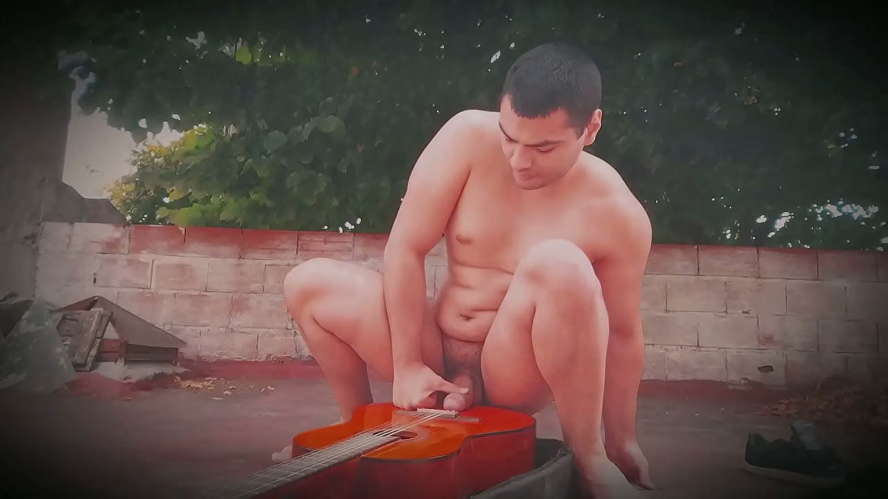 GuitarJob - Outdoor - Haciendo Chillar la Guitarra - Caballero Sexy N1