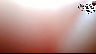 Veronna conversa distraída enquanto acaricia seus seios II